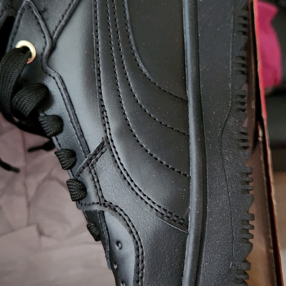 Puma - Picture 4 of 7